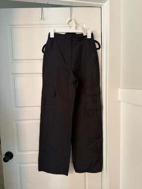 Zara High-Waisted Wide Leg Cargo Pants in Black Size XS